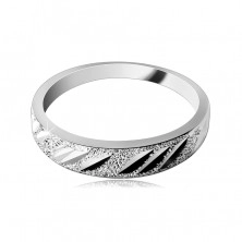 Gyűrű 925 ezüstből - szemcsés minta fényes bevágásokkal