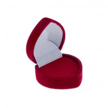 Piros ajándékdoboz gyűrűnek - bársony szív pöttyekkel