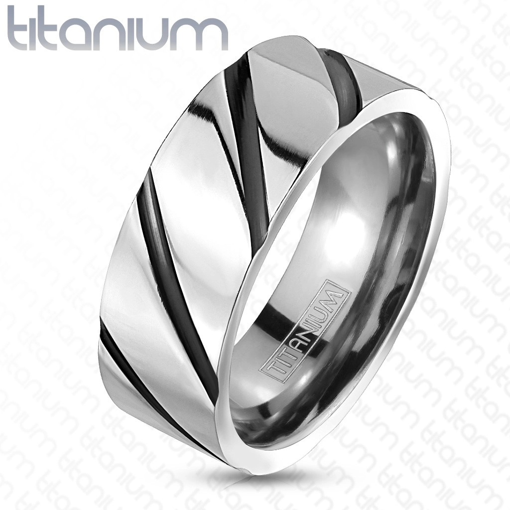 Gyűrű titániumból - fényes, ezüst szín, fekete, átlós csíkok - Nagyság: 57