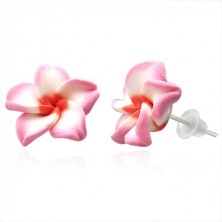Fülbevaló FIMO anyagból - fehér rózsaszín virág