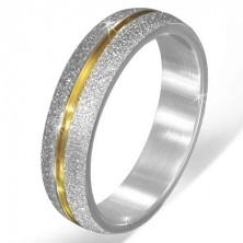 Ezüst színű szemcsés acél karika gyűrű, arany színű bemetszés