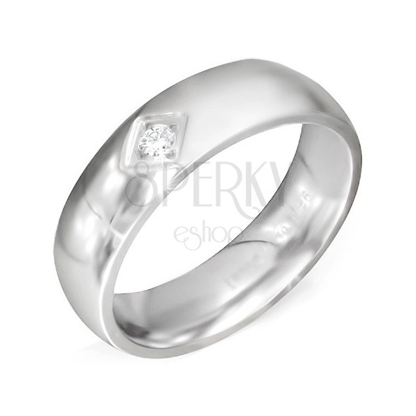 Fényes ezüst színű acél gyűrű, négyzet bemetszéssel és átlátszó cirkóniával