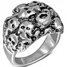 Fényes ezüst színű acél gyűrű - koponyák 