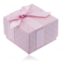 Rózsaszín doboz ékszerre négyzetes mintával, masni