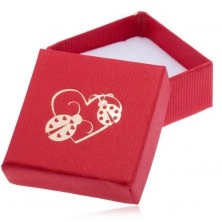 Piros ajándékdoboz fülbevalóra, arany szívkörvonal és két katica