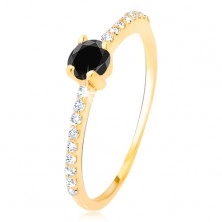 Gyűrű 14K sárga aranyból - csiszolt fekete kő, kis átlátszó cirkóniák