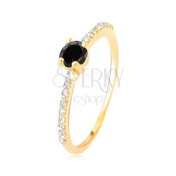Gyűrű 14K sárga aranyból - csiszolt fekete kő, kis átlátszó cirkóniák