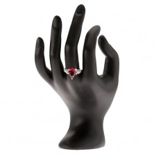 Gyűrű 925 ezüstből - piros könnycsepp alakú kő, átlátszó cirkóniás nyíl