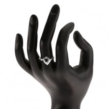 Ezüst 925 gyűrű, kerek fekete kő cirkóniás rombuszban
