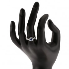 Gyűrű 925 ezüstből, kerek sötétkék kő és átlátszó cirkóniák 