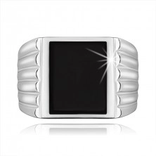 925 ezüst gyűrű, szárak bevágásokkal, fekete fénymázas téglalap
