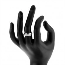 925 ezüst gyűrű, átlátszó cirkóniák a szárak között