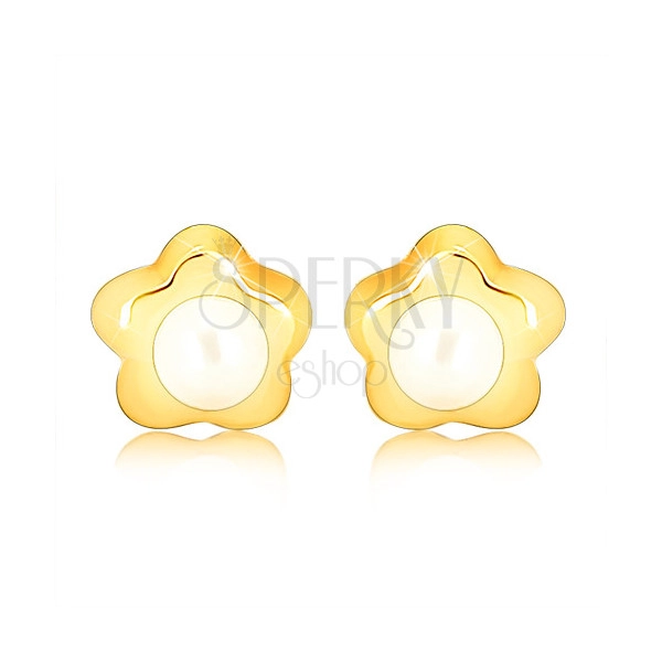 Bedugós fülbevaló 9K sárga aranyból - apró fényes virág, fehér gyöngy