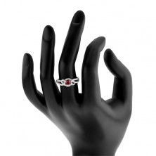 925 ezüst gyűrű, tekert cirkóniás vonalak, piros szívecskés kő