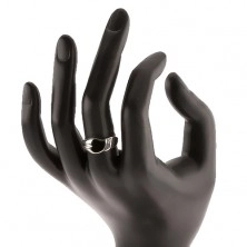 Gyűrű 925 ezüstből, aszimmetrikus szívecske,fekete glitterrel, apró bemetszések