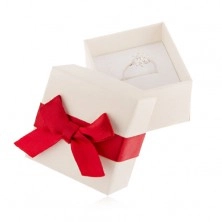 Fehér szinű ajándékdoboz gyűrűre, medálra vagy fülbevalóra, piros masni