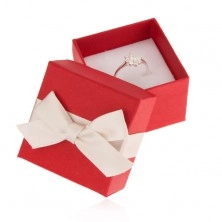 Matt piros doboz gyűrűnek, medálnak és fülbevalónak, krémszínű masni