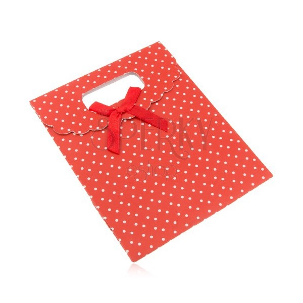 Piros ajándéktáska papírból fehér pontokkal, piros masni