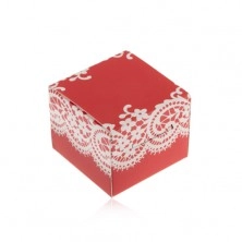 Piros és fehér színű doboz gyűrűre, fülbevalóra vagy medálra, csipke motívummal díszítve