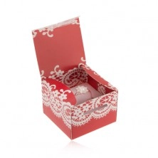 Piros és fehér színű doboz gyűrűre, fülbevalóra vagy medálra, csipke motívummal díszítve
