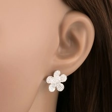 Beszúrós fülbevaló 925 ezüstből, csillogó virág - szemcsés felszín