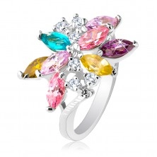Fénylő ezüst színű gyűrű, szabálytalan virág színes cirkóniákból