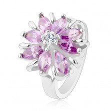 Fénylő gyűrű ezüst színben, csillogó virág színes cirkóniákból