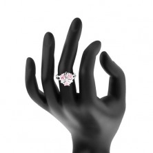 Ezüst színű gyűrű, virág rózsaszín szív cirkóniákkal