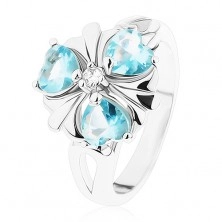 Ezüst színű gyűrű, virág világoskék szív alakú cirkóniákkal