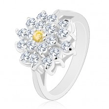 Gyűrű ezüst színben, nagy cirkóniás átlátszó virág, sárga közép