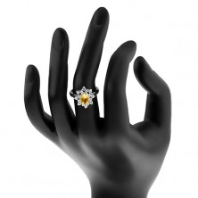 Gyűrű ezüst színben, csillogó virág sárga és átlátszó cirkóniákkal
