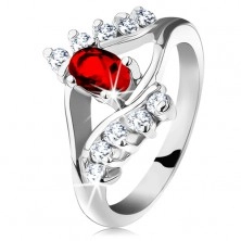 Csillogó gyűrű ezüst árnyalatban, piros csiszolt ovális, átlátszó cirkóniák