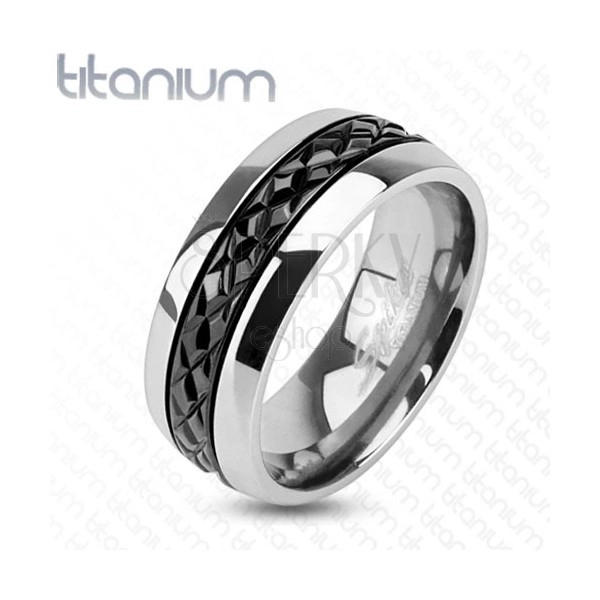 Fényes titánium gyűrű ezüst színben, átlós bemetszések a fekete sávon, 8 mm