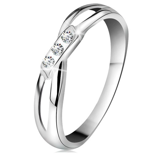 14K arany gyűrű - három kerek gyémánt átlátszó színben, osztott szárak, fehér arany - Nagyság: 58