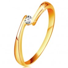 Gyűrű sárga 14K aranyból - átlátszó gyémánt a szűkített szárvégek között