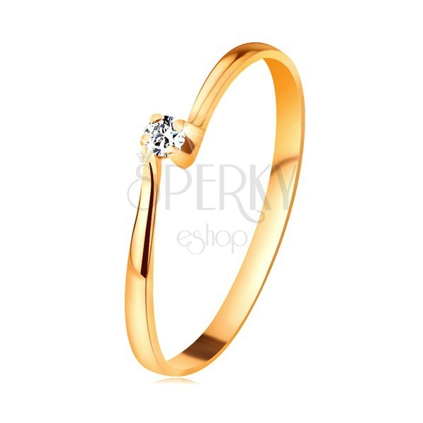 Briliáns gyűrű sárga 14K aranyból - gyémánt foglalatban a szűkített szárak között
