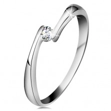 Gyűrű fehér 14K aranyból - átlátszó gyémánt a szűkített szárvégek között