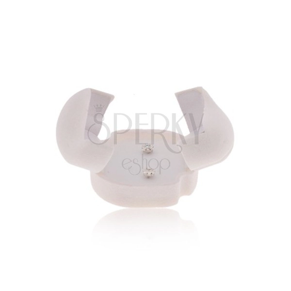 Fehér bársonyos doboz két gyűrűre vagy fülbevalóra, összekapcsolt könnycseppek