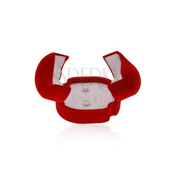 Bársonyos doboz piros színben két gyűrűre vagy fülbevalóra, hajlított cseppek