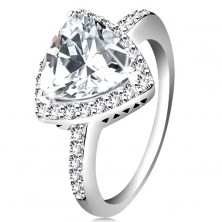 925 ezüst gyűrű, háromszög alakú átlátszó cirkónia, csillogó szegély, kivágások
