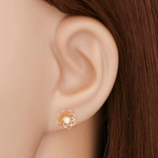 Briliáns fülbevaló sárga 14K aranyból - virág vékony körvonala gyémánttal