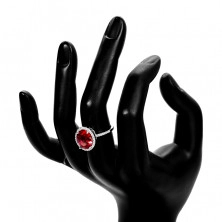 925 ezüst gyűrű - ovális piros cirkónia, átlátszó cirkóniás szegély