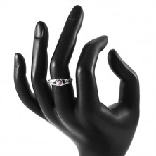 925 ezüst gyűrű, rózsaszín cirkóniás szív, szétváló szárak ornamentummal