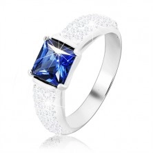 925 ezüst gyűrű, kék négyzet alakú cirkónia, kidomborodó csillogó szárak