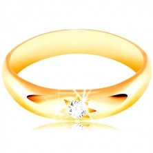 14K sárga arany gyűrű lekerekített felszínnel, csillaggal és átlátszó cirkóniával