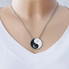 Acél nyakék, két lánc, fekete-fehér Jing és Jang szimbólum, hold és csillag