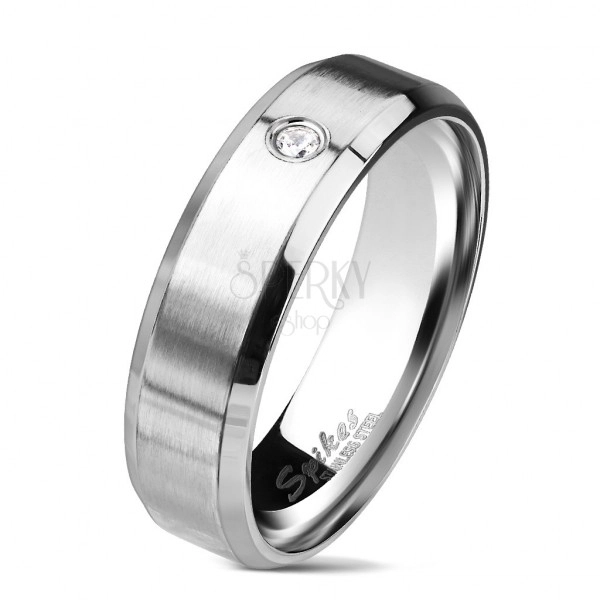 Ezüst színű acél gyűrű, matt sáv átlátszó cirkóniával, 6 mm