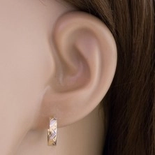 14K kombinált arany fülbevaló váltakozó sávokkal és rácsos mintával