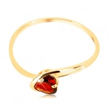 9K sárga arany gyűrű - piros gránát szívecske szabálytalan szárak