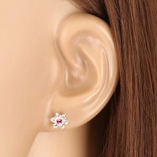 925 ezüst fülbevaló - csillogó átlátszó virág, rózsaszín cirkónia középen, beszúrós fülbevaló